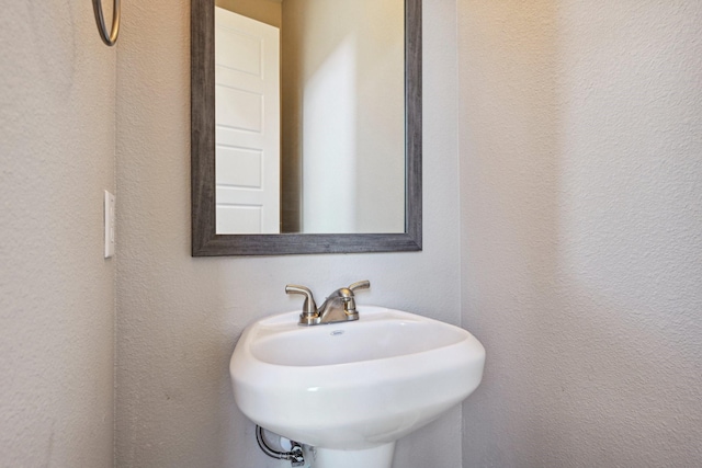 bathroom featuring sink