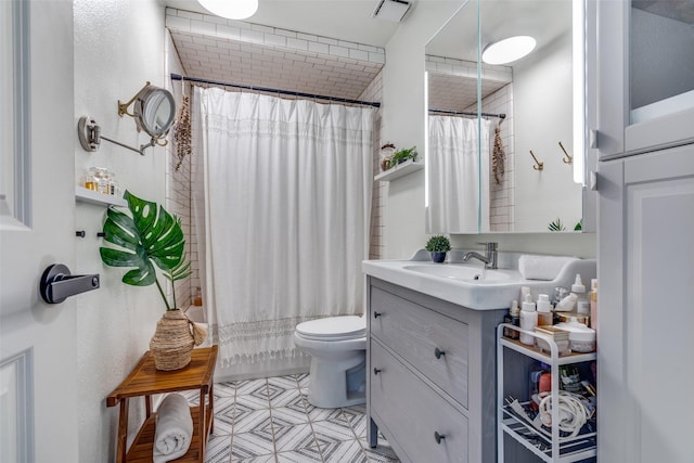 full bathroom featuring vanity, shower / bathtub combination with curtain, and toilet