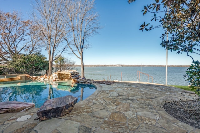 view of swimming pool featuring an in ground hot tub and a water view