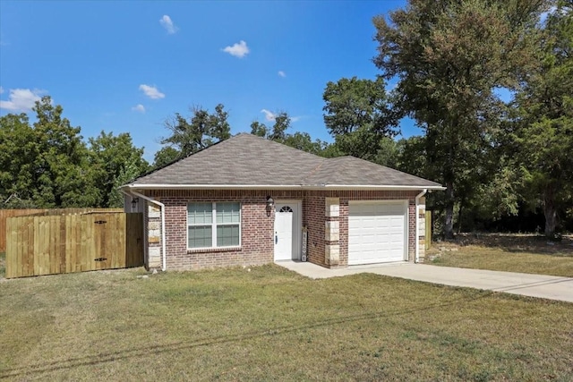 view of front of house featuring a garage and a front yard