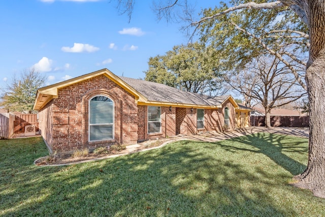 single story home with a front yard