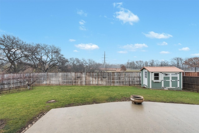 view of yard featuring a storage shed and a patio area