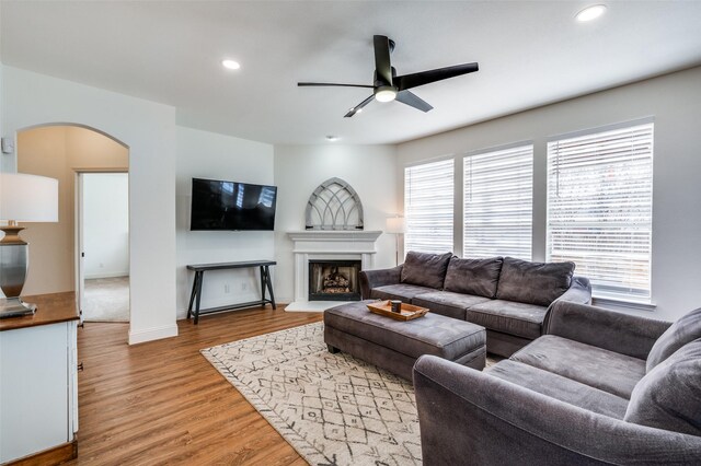 living room with light hardwood / wood-style floors and ceiling fan