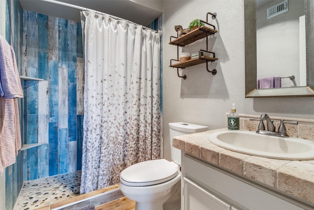 full bath with vanity, a shower with curtain, toilet, visible vents, and wood finished floors