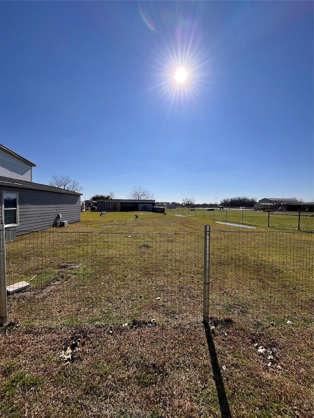 view of yard featuring a rural view