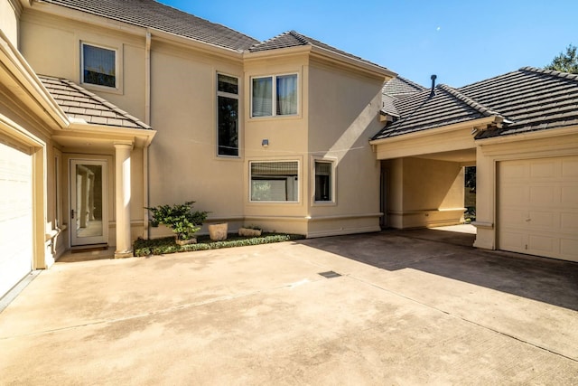 view of front of property featuring a garage