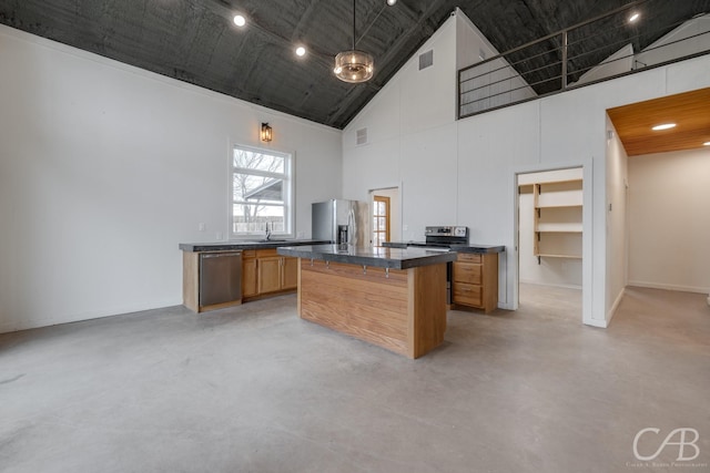 kitchen featuring a kitchen island, appliances with stainless steel finishes, high vaulted ceiling, sink, and a kitchen breakfast bar