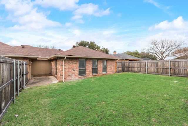 view of yard featuring a patio area