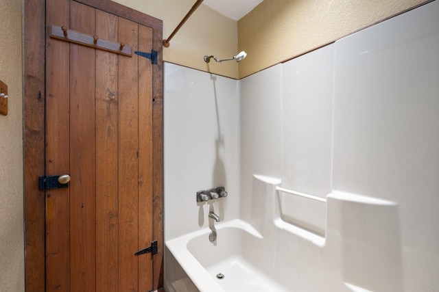 bathroom featuring shower / bath combination