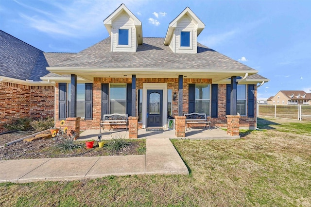 view of front of property with a front lawn and covered porch