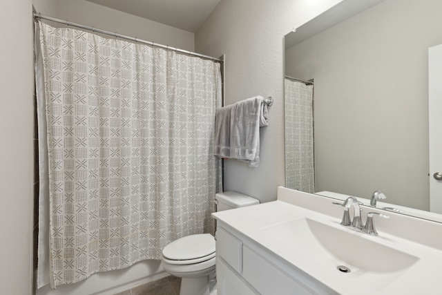 full bathroom featuring shower / bathtub combination with curtain, vanity, and toilet