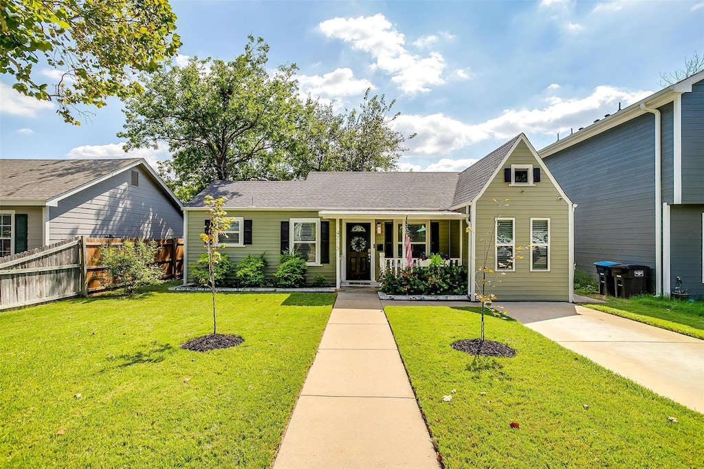 view of front of house featuring a front lawn and covered porch