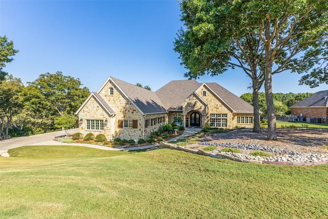 view of front facade with a front lawn