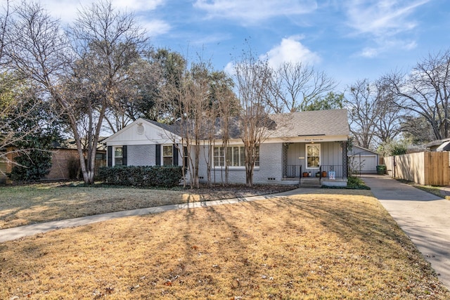 ranch-style house featuring a front yard and covered porch