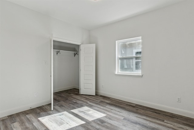 unfurnished bedroom featuring light wood-type flooring and a closet