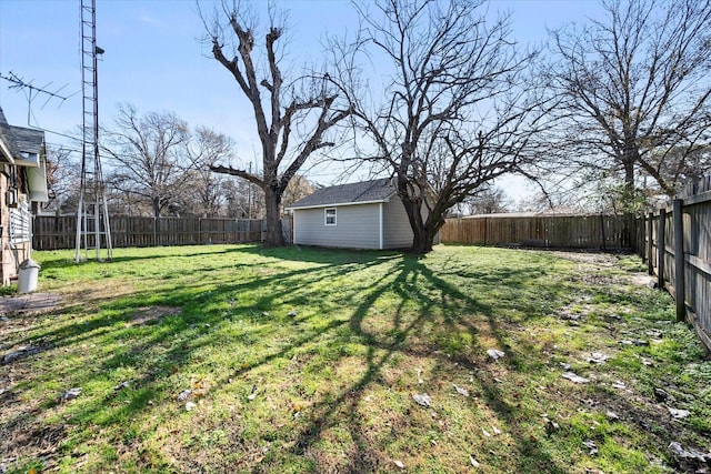 view of yard featuring a shed