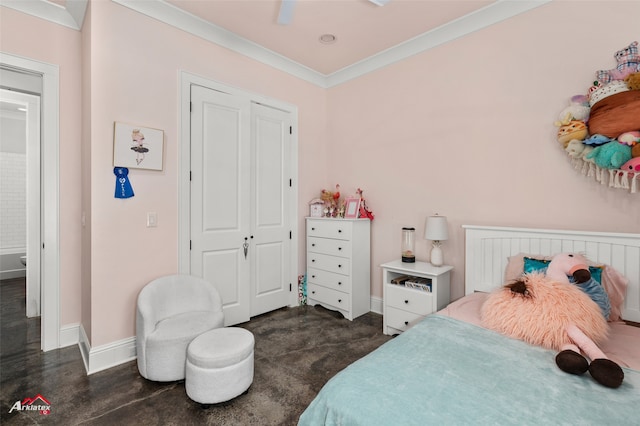 bedroom featuring ornamental molding, ceiling fan, and a closet