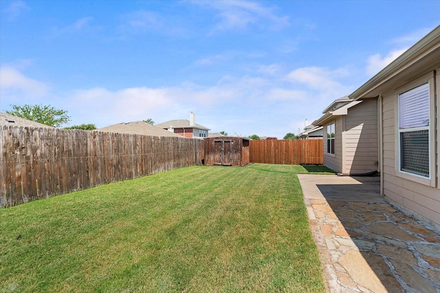 view of yard featuring a patio area