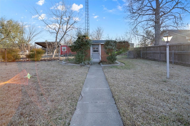 view of front facade with a front yard