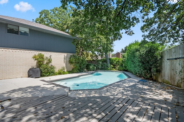 view of swimming pool featuring a wooden deck