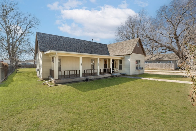 view of front of property featuring a porch and a front yard