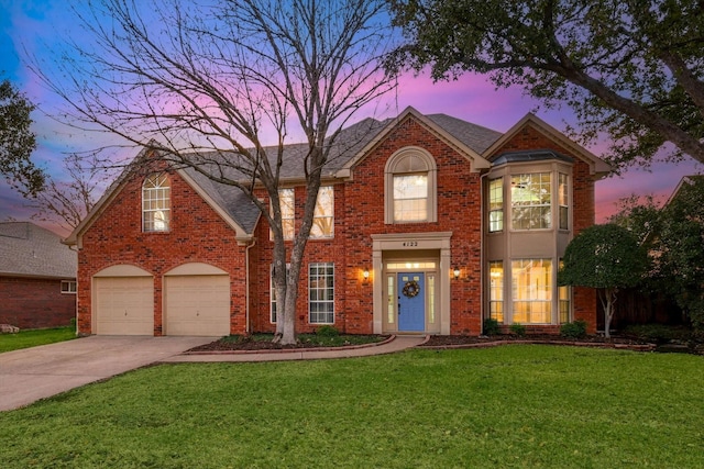 view of front of home featuring a yard and a garage