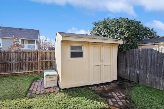 view of outbuilding with a yard