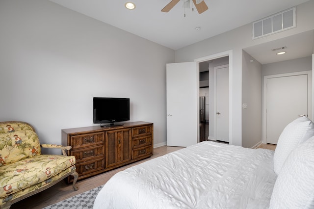 bedroom featuring light wood-type flooring, visible vents, baseboards, and recessed lighting