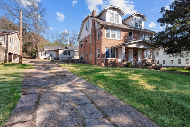 view of front of home featuring a front lawn and covered porch