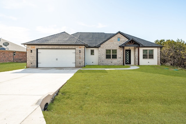 view of front facade featuring a garage and a front lawn