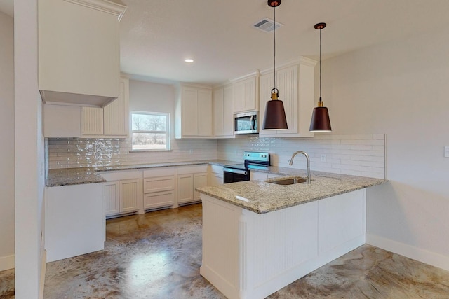 kitchen featuring sink, electric range oven, tasteful backsplash, decorative light fixtures, and kitchen peninsula