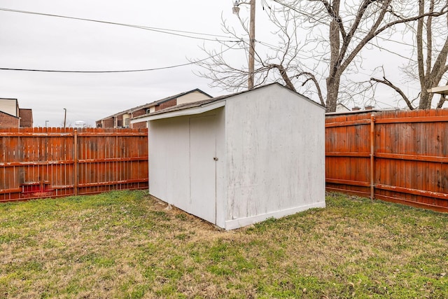 view of outdoor structure featuring a yard