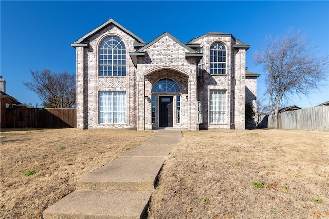 view of front facade featuring a front yard