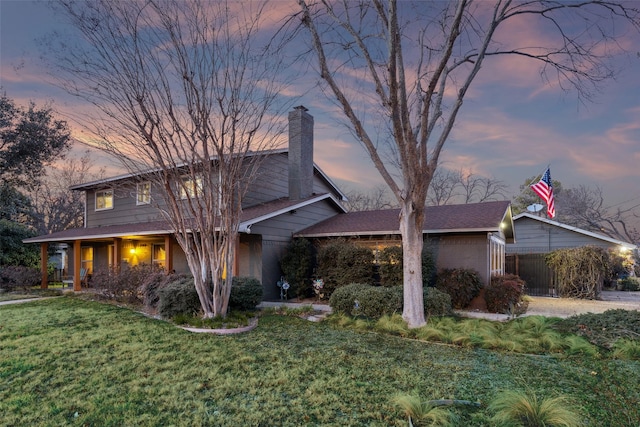 view of front of home featuring a lawn