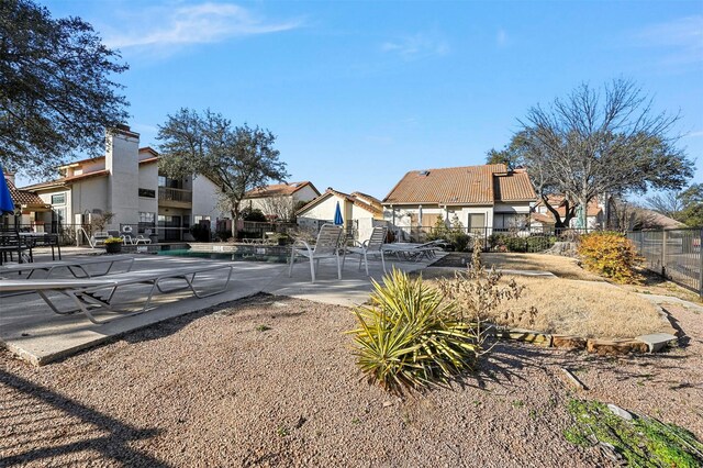 view of yard featuring a water view