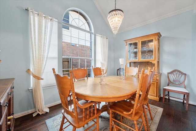 dining space with dark wood-type flooring, lofted ceiling, crown molding, and a notable chandelier