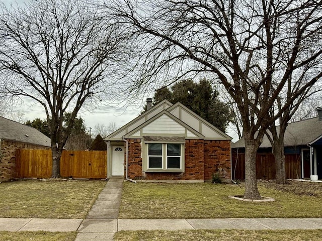 view of front of home featuring a front yard