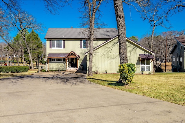 view of front of house with a front yard