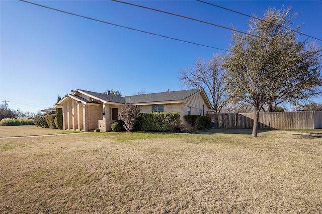 view of front of house featuring a front yard