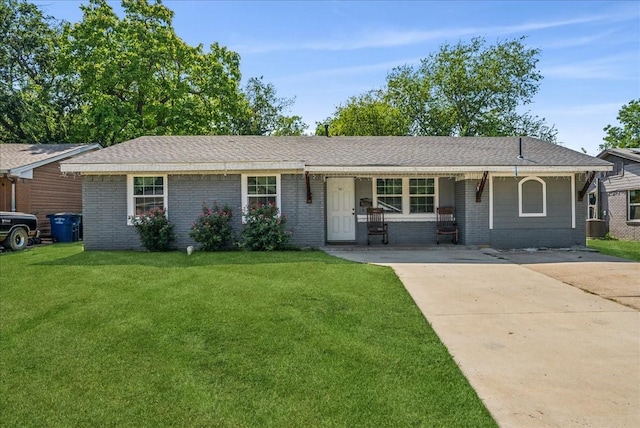 single story home featuring a front lawn