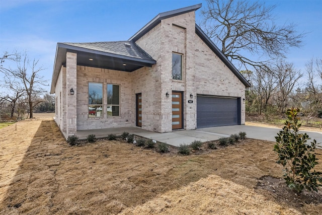 view of front facade featuring a garage