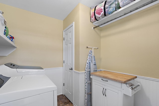 laundry room featuring independent washer and dryer