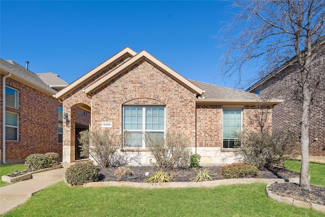 view of front of home with a front yard