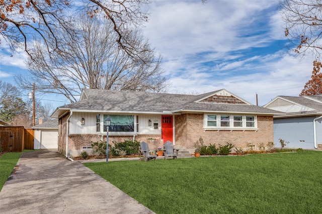 single story home with a front yard