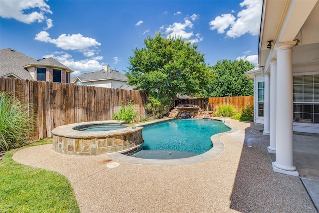 view of pool featuring an in ground hot tub