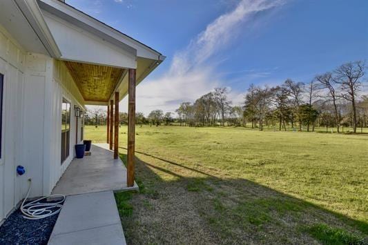 view of yard with a patio