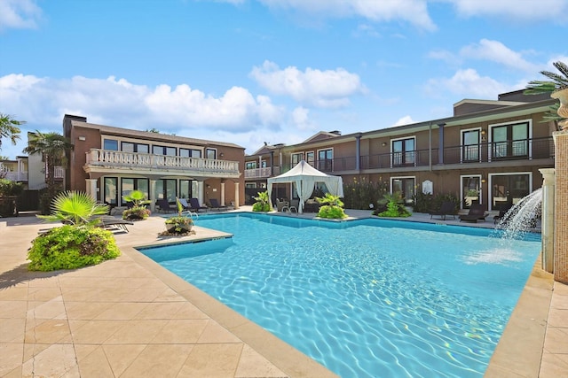 view of swimming pool featuring a patio area and pool water feature