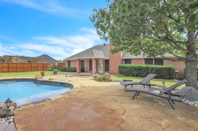 view of swimming pool featuring a patio