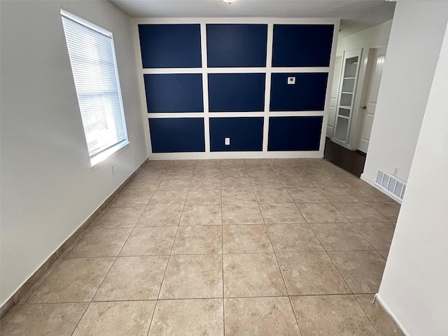 empty room featuring light tile patterned floors