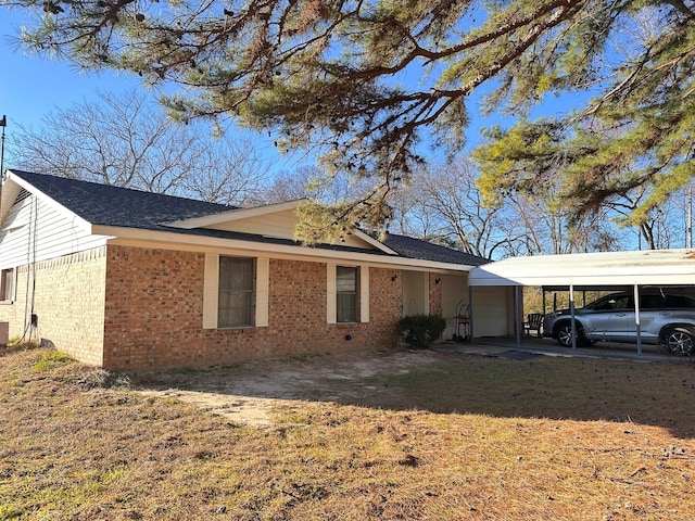 view of front of house with a carport, a garage, and a front yard